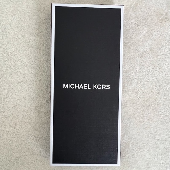 Michael Kors 2-Pack Logo Embossed Case for Apple AirTag NWT 🎉2X Host Pick🎉 - Picture 5 of 7